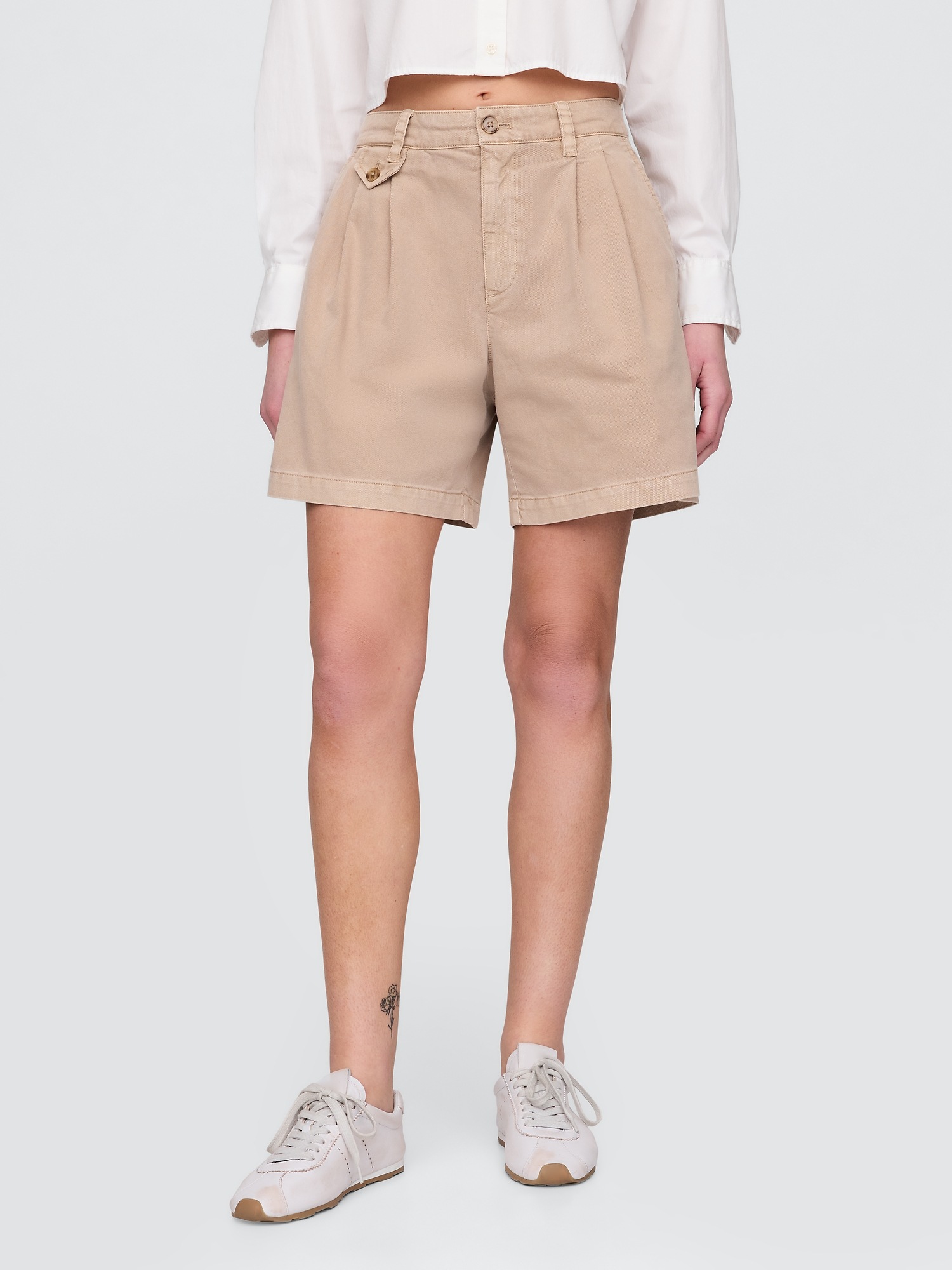 Женские шорты Gap 6" Mid Rise Twill Pleated Trouser, цвет: Хаки рыжевато-коричневый — фото 2