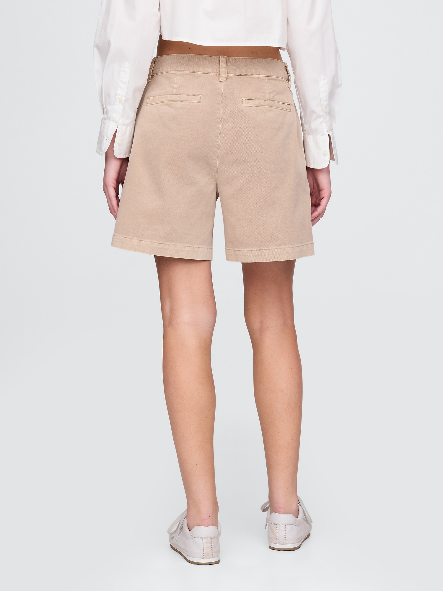 Женские шорты Gap 6" Mid Rise Twill Pleated Trouser, цвет: Хаки рыжевато-коричневый — фото 4