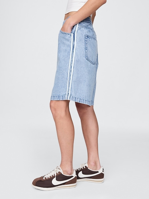 Image number 3 showing, 11" Mid Rise UltraSoft Easy Longline Denim Shorts
