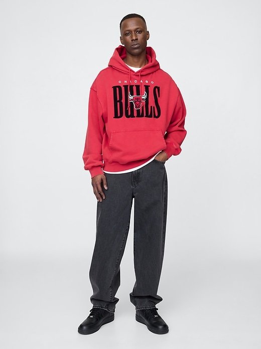 Image number 2 showing, NBA Chicago Bulls Logo Heavyweight Hoodie