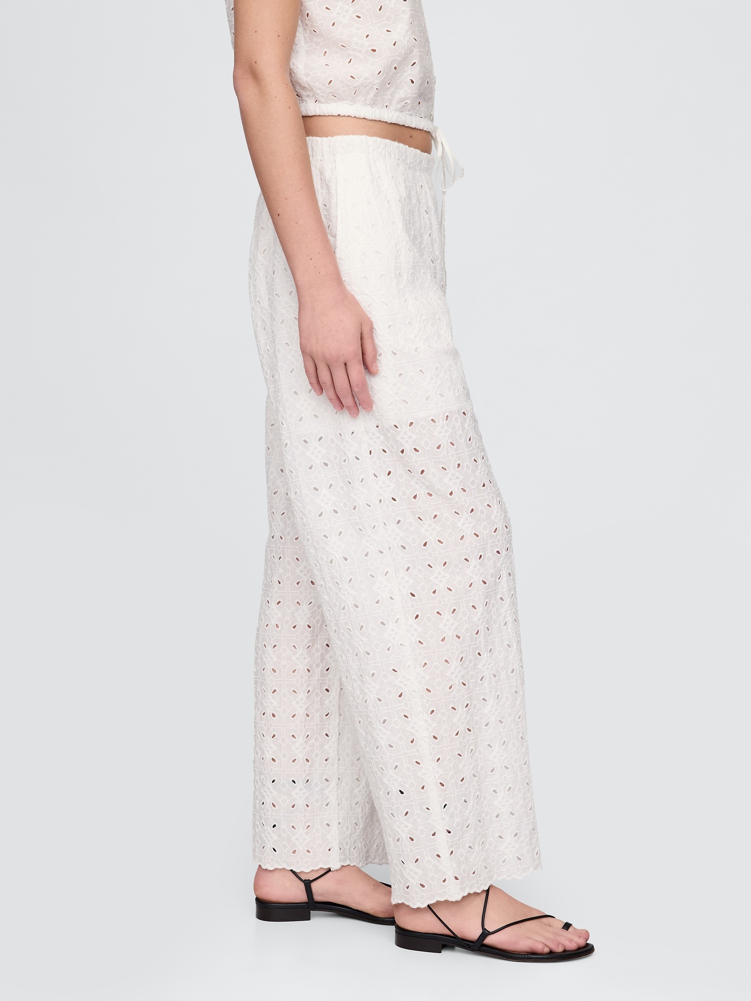 Женские брюки Gap Mid Rise Eyelet Easy Wide-Leg, цвет: Молочный белый — фото 3