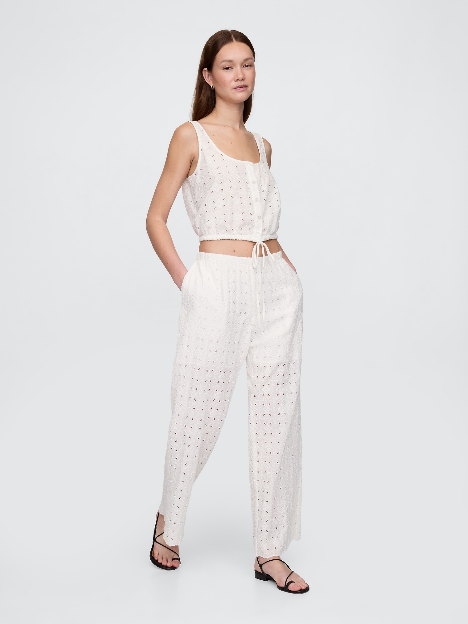 Женские брюки Gap Mid Rise Eyelet Easy Wide-Leg, цвет: Молочный белый — фото 8