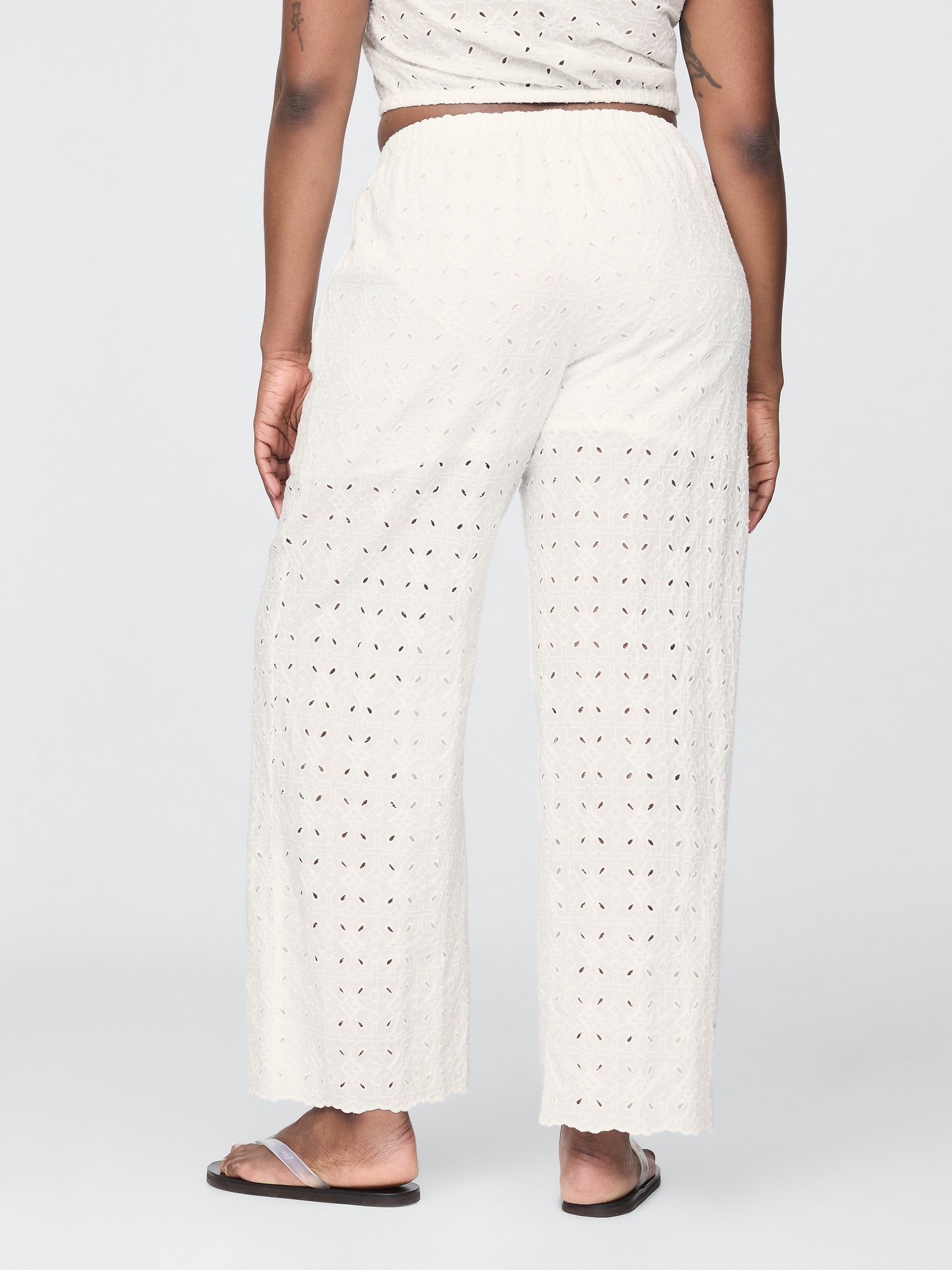 Женские брюки Gap Mid Rise Eyelet Easy Wide-Leg, цвет: Молочный белый — фото 6