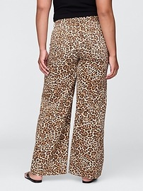 Mid Rise UltraSoft Leopard Baggy Jeans