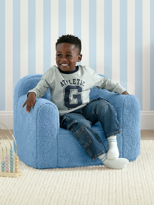 Image number 3 showing, babyGap Sherpa Logo Foam Chair