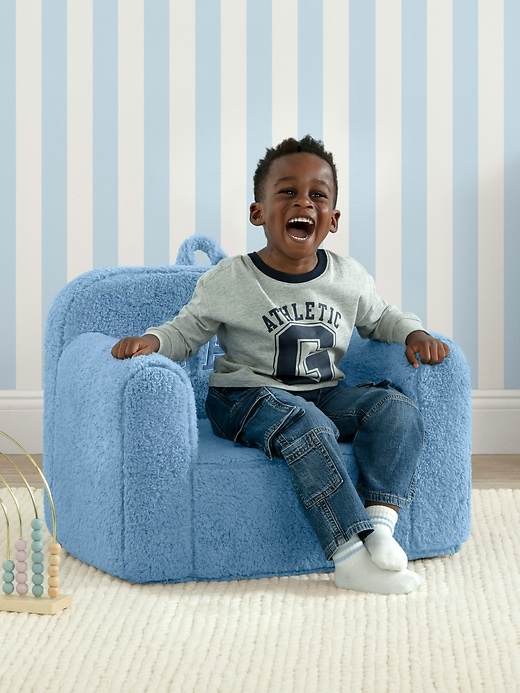 Image number 4 showing, babyGap Sherpa Logo Foam Chair