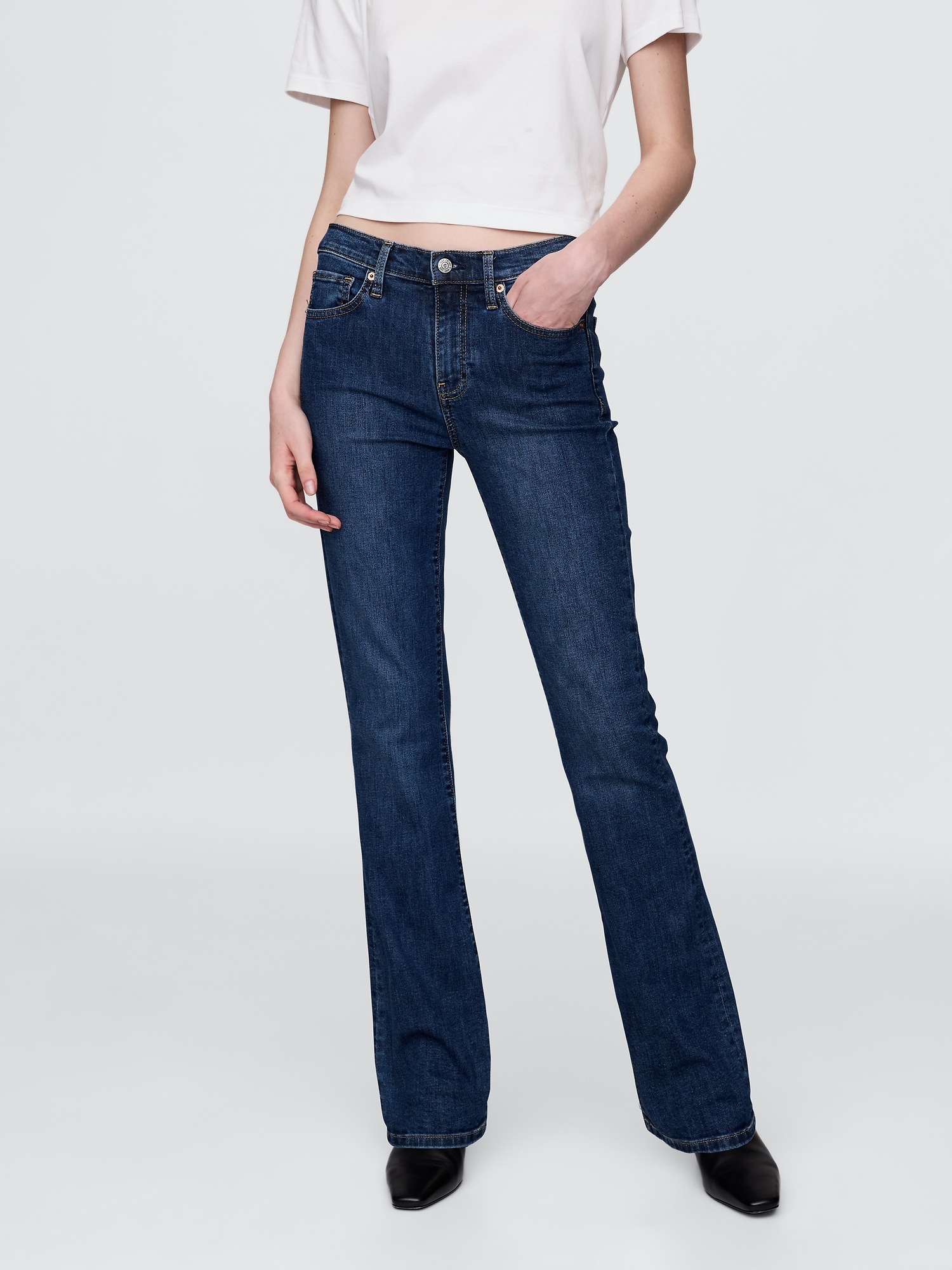 Женские джинсы Gap Mid Rise Baby Boot Jeans — фото 2