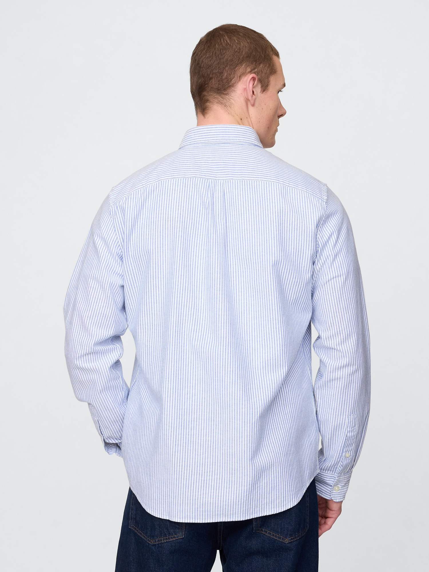 Мужская рубашка Gap Oxford Shirt in Classic Fit, цвет: Синий полосатый — фото 3