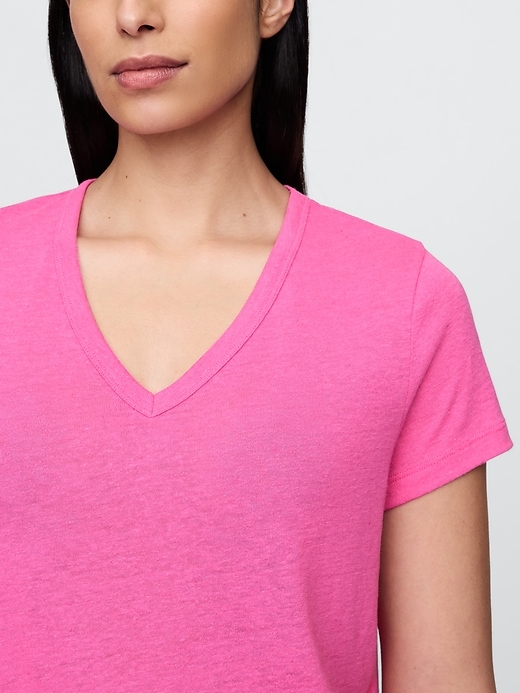Image number 4 showing, Linen-Blend Cropped V-Neck T-Shirt