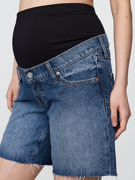 Image number 4 showing, 7" Maternity Full Panel Denim Bermuda Shorts