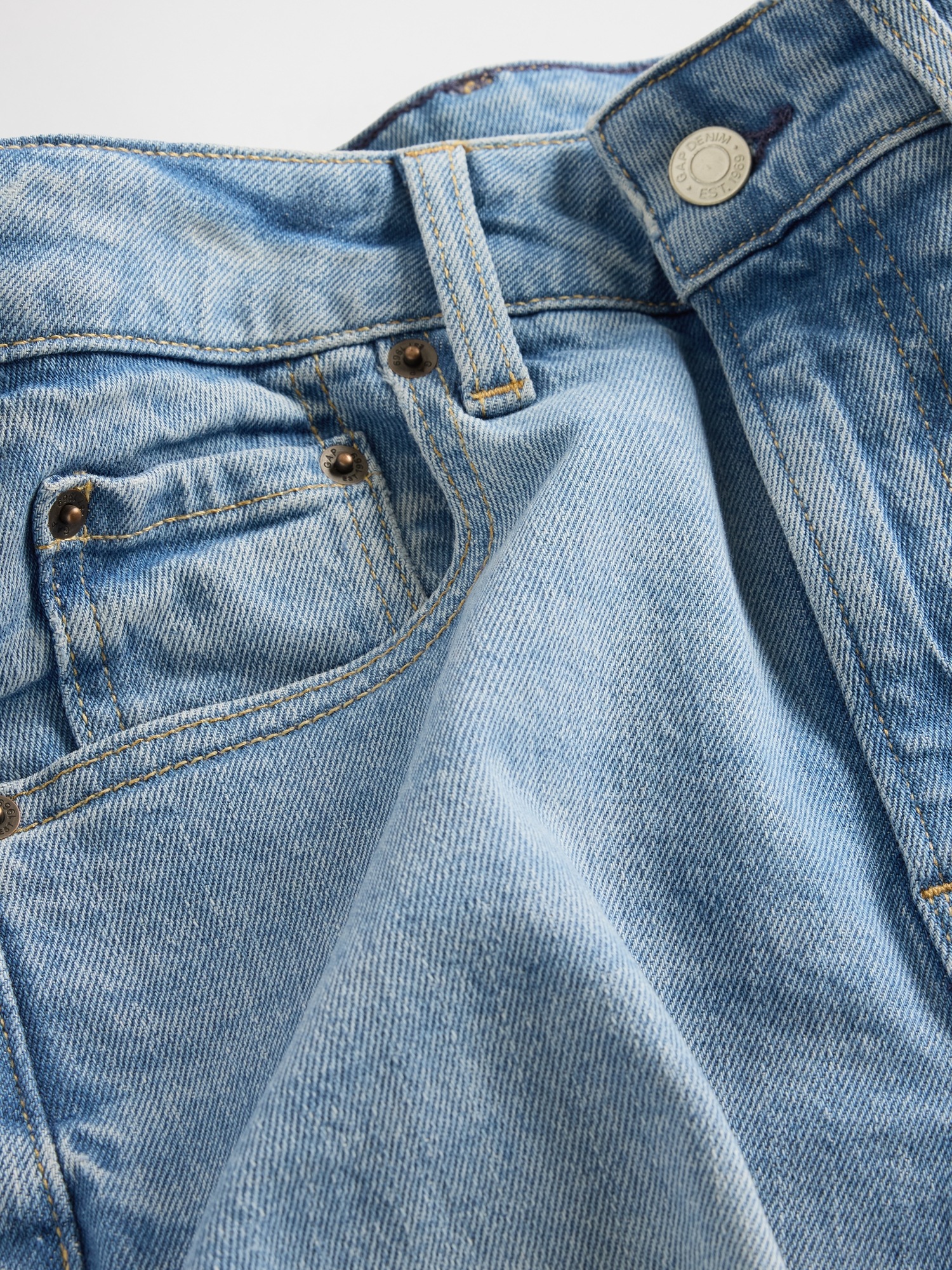 Женские джинсы Gap Curvy High Stride Wide-Leg Ankle Jeans — фото 6