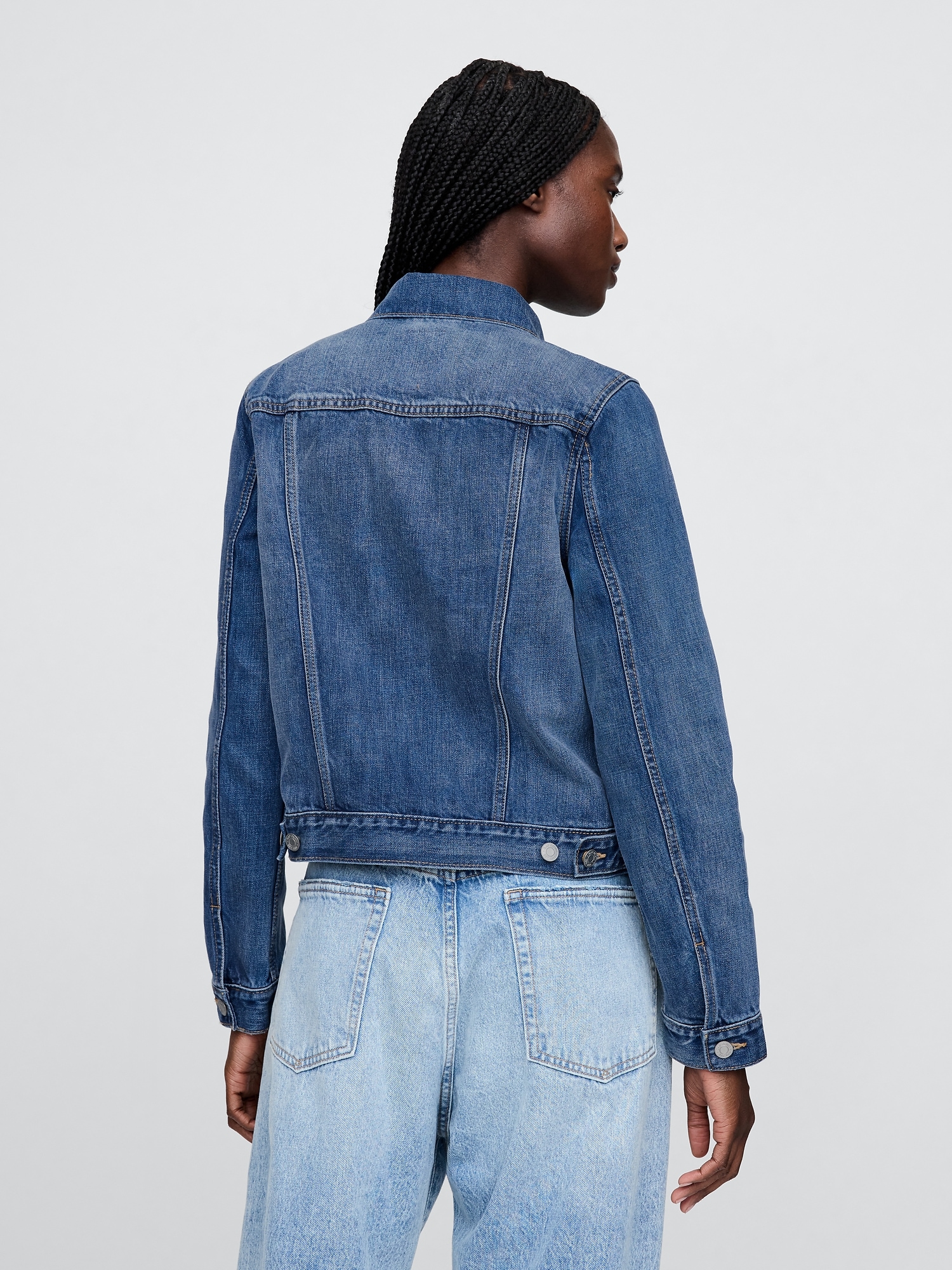 Женская куртка Gap Icon Denim Jacket, цвет: Средний индиго — фото 2