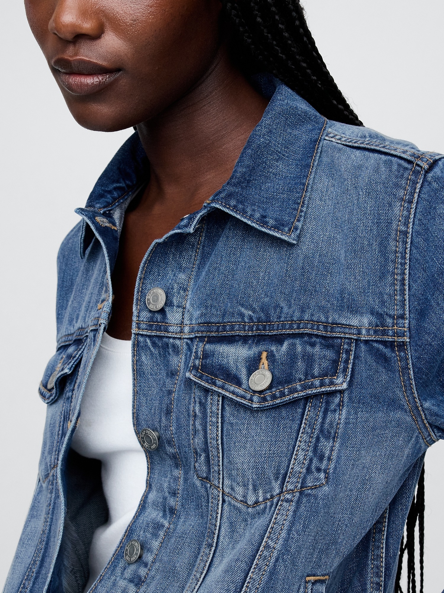 Женская куртка Gap Icon Denim Jacket, цвет: Средний индиго — фото 4