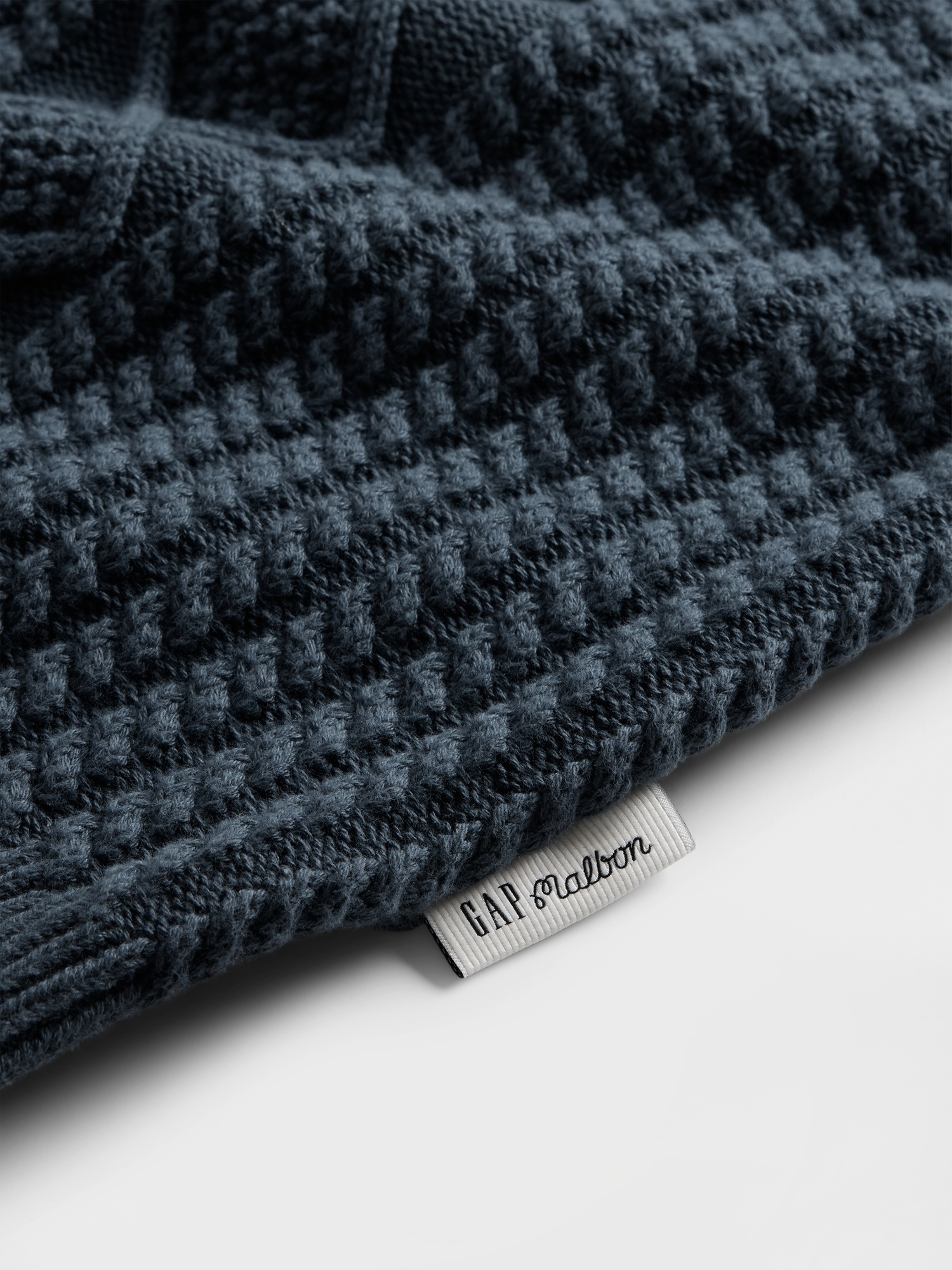 Женский жилет Gap × Malbon Cable-Knit Sweater Vest, цвет: Холодный синий — фото 5