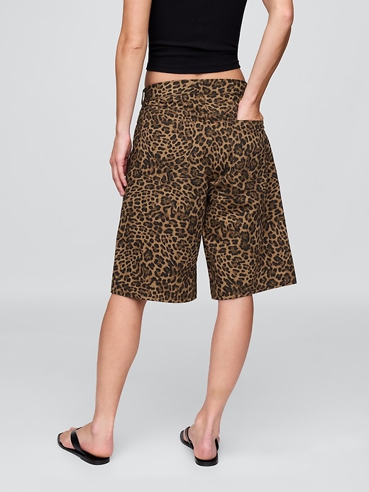 Image number 4 showing, 11" Mid Rise Denim Leopard Longline Shorts