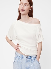 GapStudio Modern Off-Shoulder Top