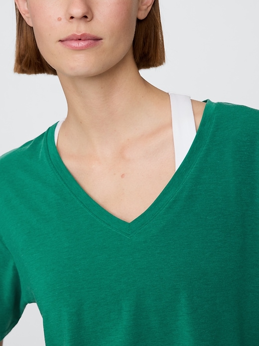 Image number 5 showing, GapFit Breathe V-Neck Crop T-Shirt