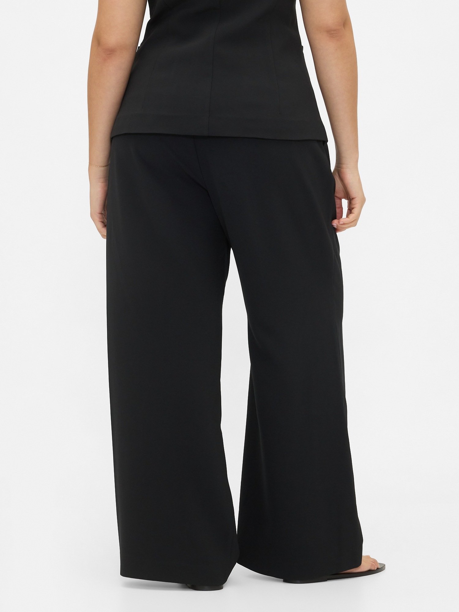 Женские брюки Gap 365 High Rise Pleated Trousers, цвет: Чёрный — фото 6