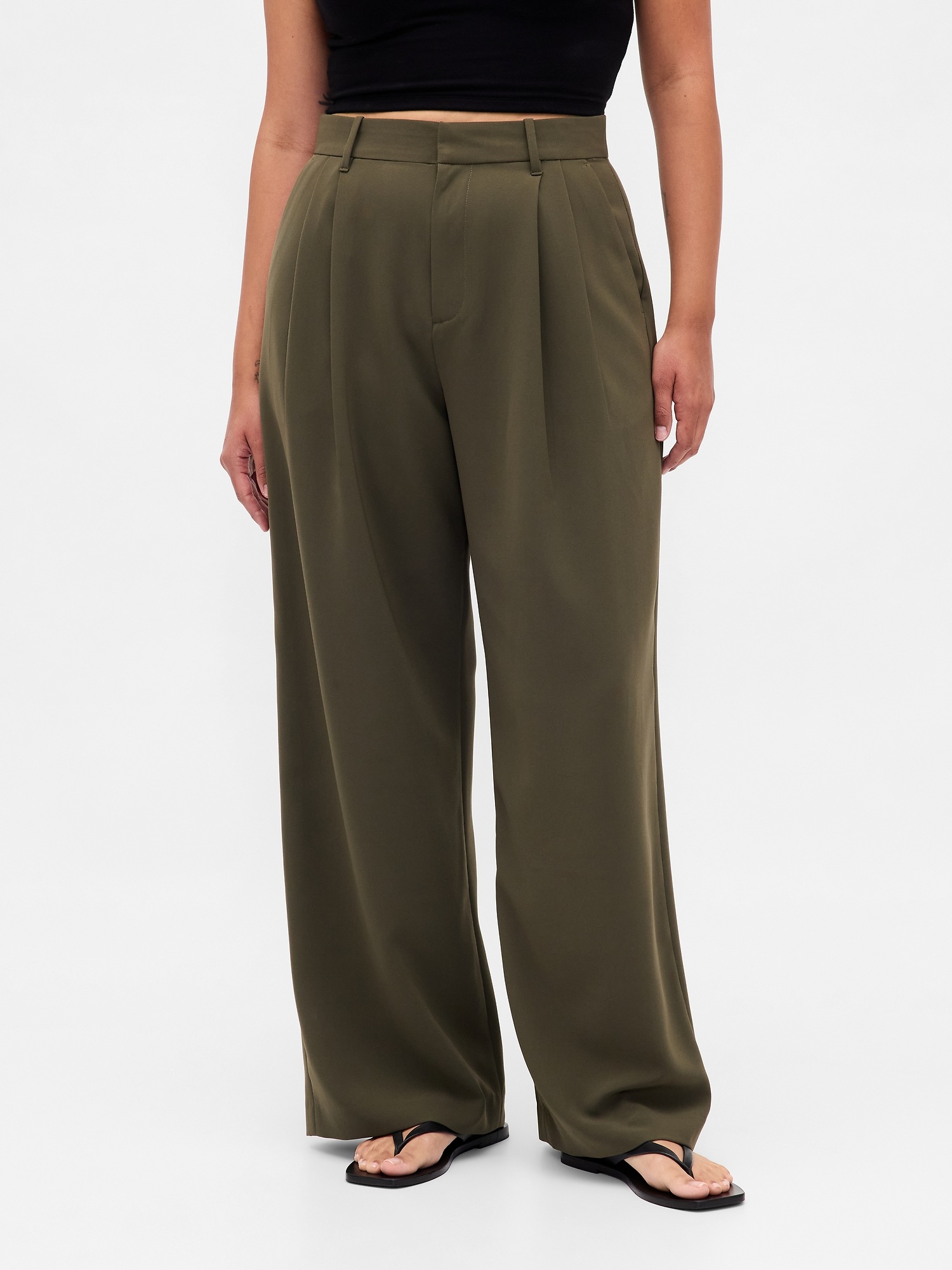 Женские брюки Gap Curvy 365 High Rise Pleated Trousers, цвет: Чёрный мох зелёный — фото 2