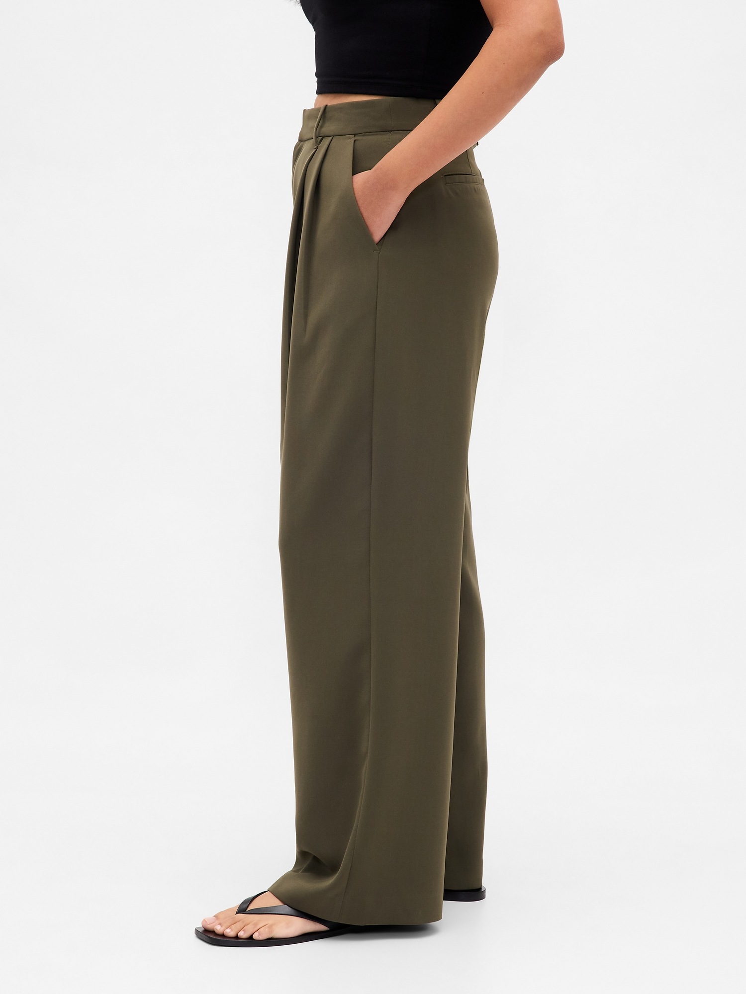 Женские брюки Gap Curvy 365 High Rise Pleated Trousers, цвет: Чёрный мох зелёный — фото 3