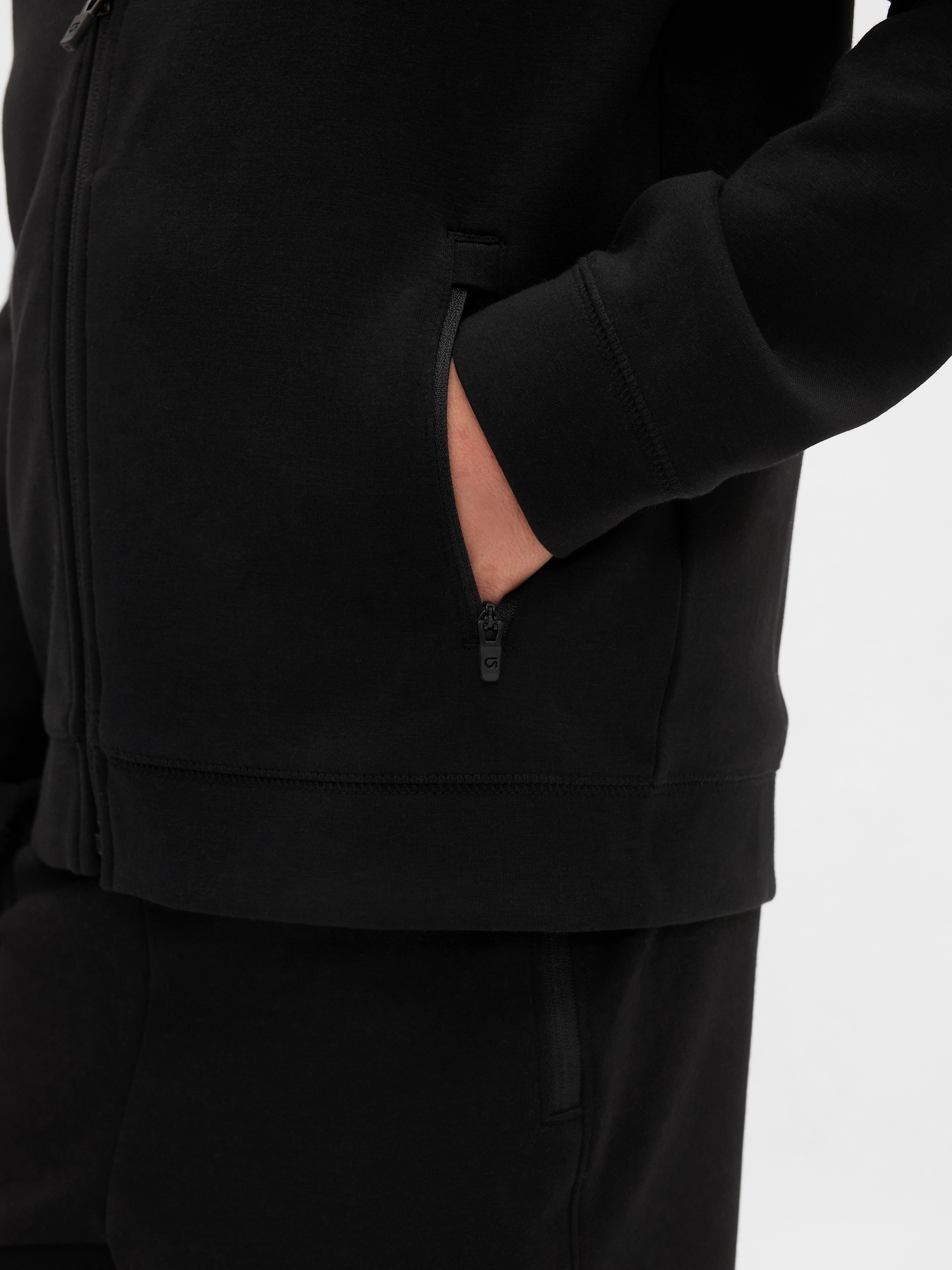 Детское худи Gap GapFit Tech Quick-Dry Zip, цвет: Чёрный — фото 5