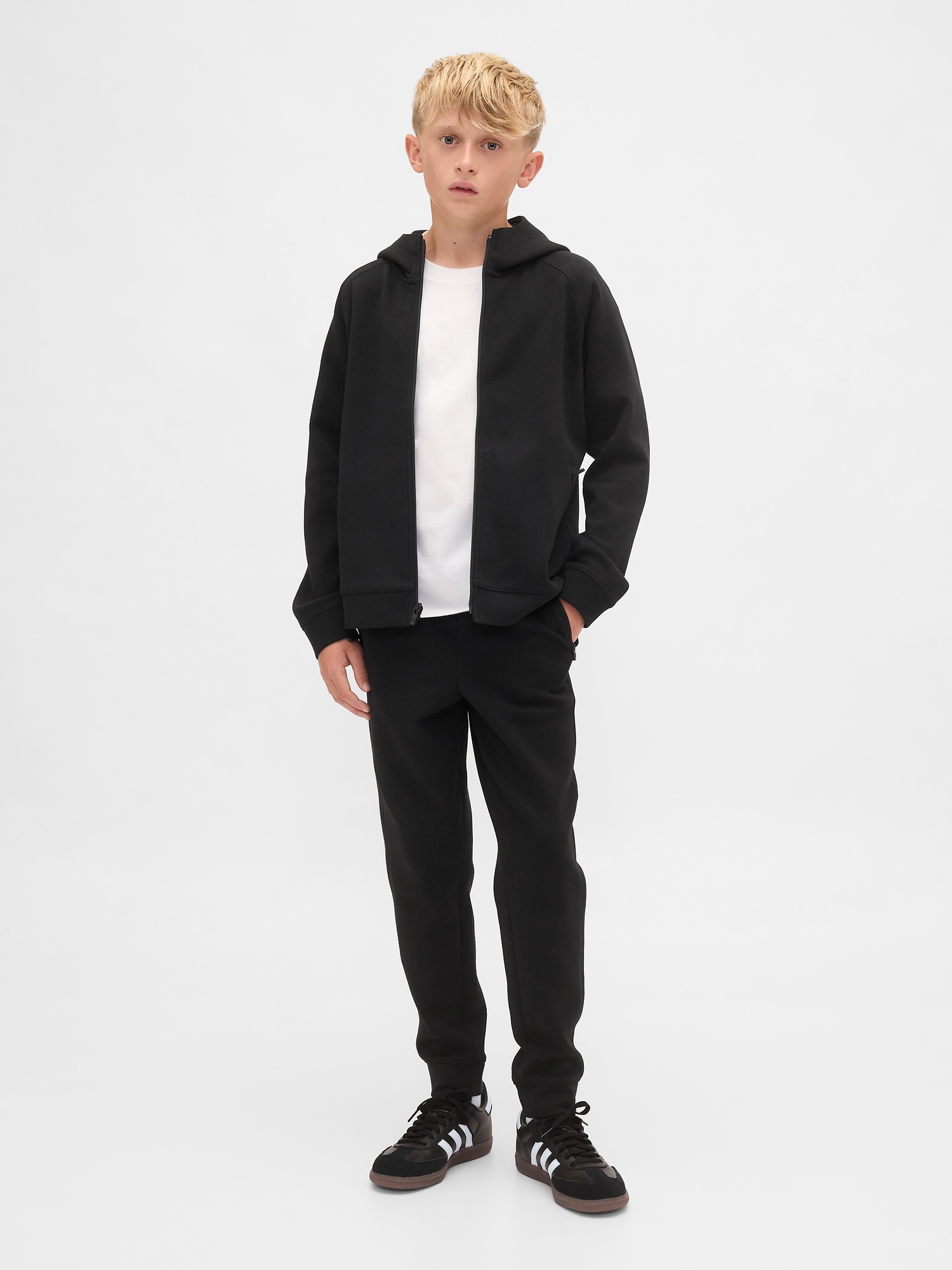 Детское худи Gap GapFit Tech Quick-Dry Zip, цвет: Чёрный — фото 4