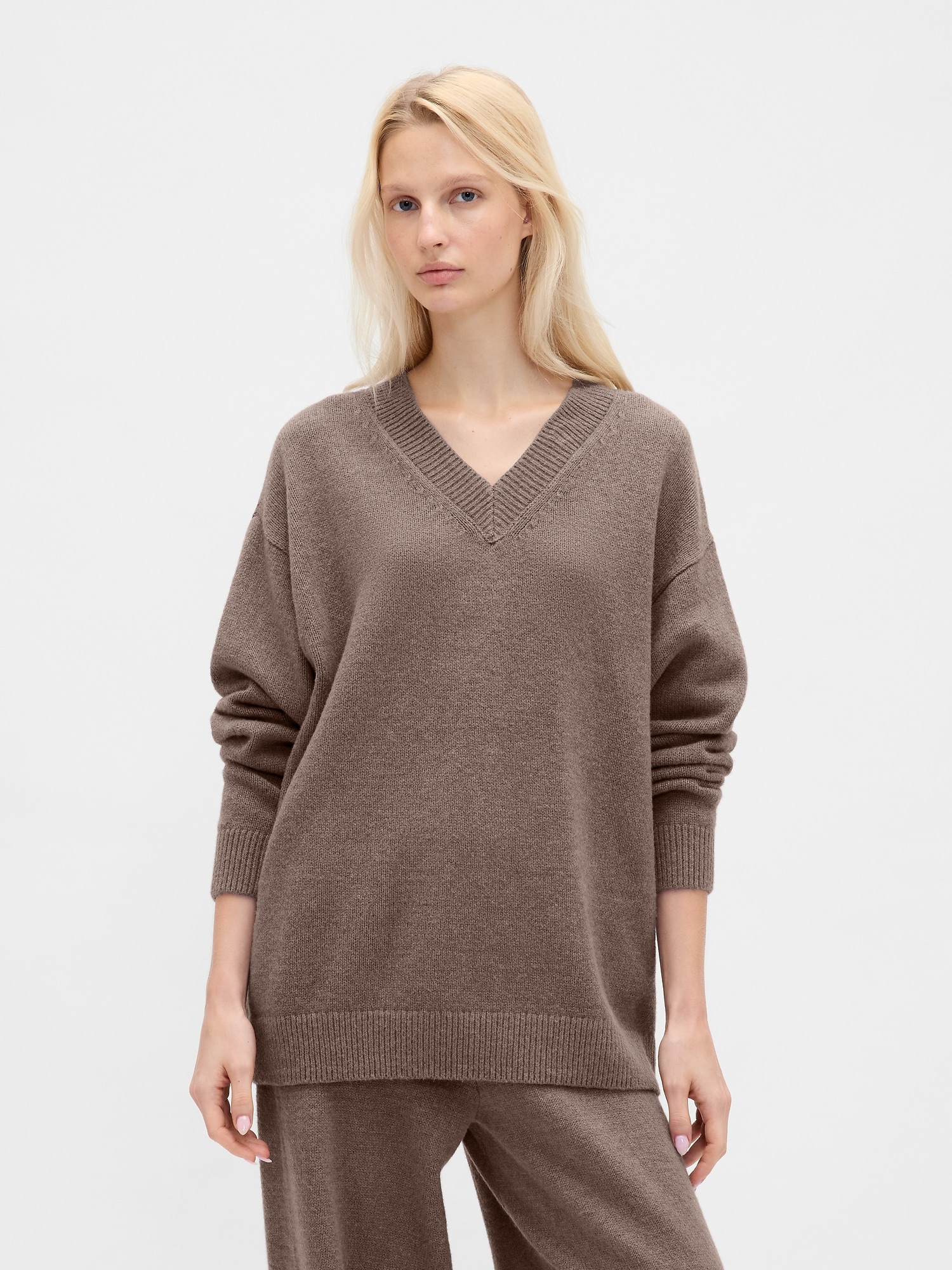 Gap Cashsoft Oversized V-neck Sweater