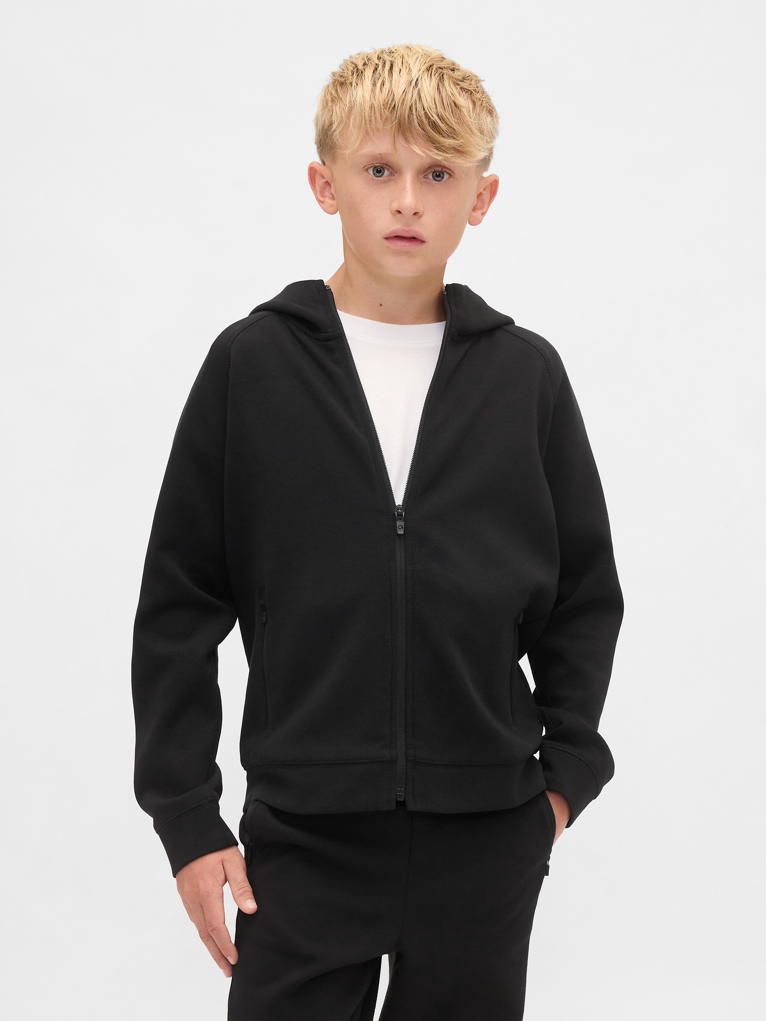 Детское худи Gap GapFit Tech Quick-Dry Zip, цвет: Чёрный