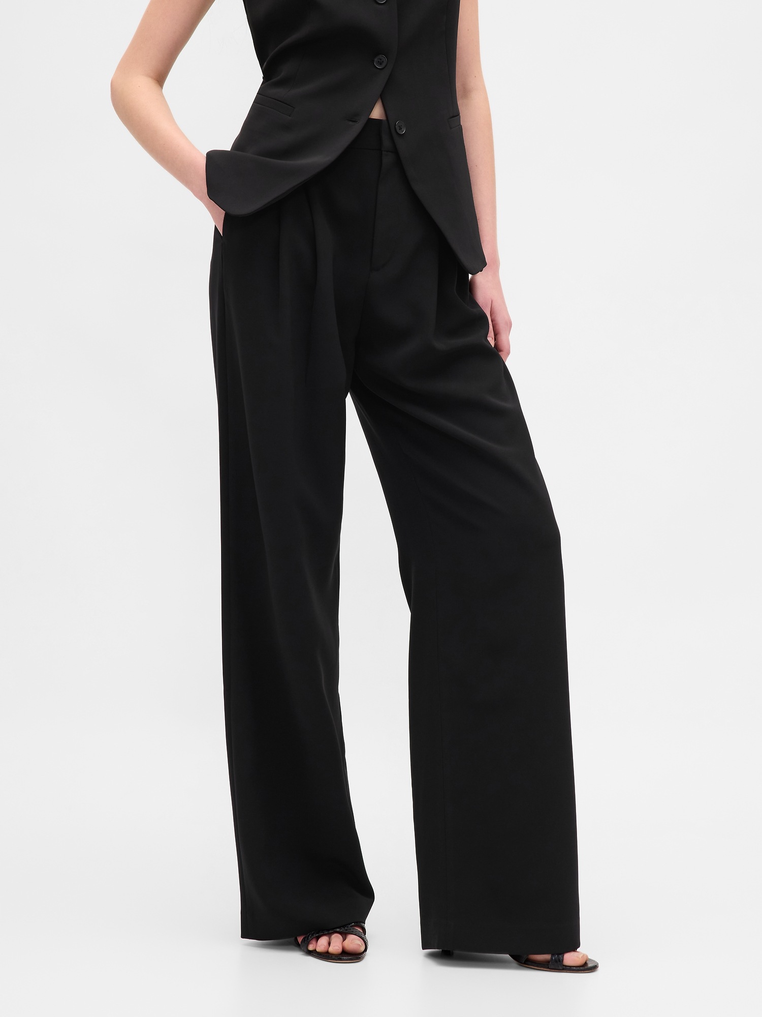 Женские брюки Gap 365 High Rise Pleated Trousers, цвет: Чёрный — фото 2