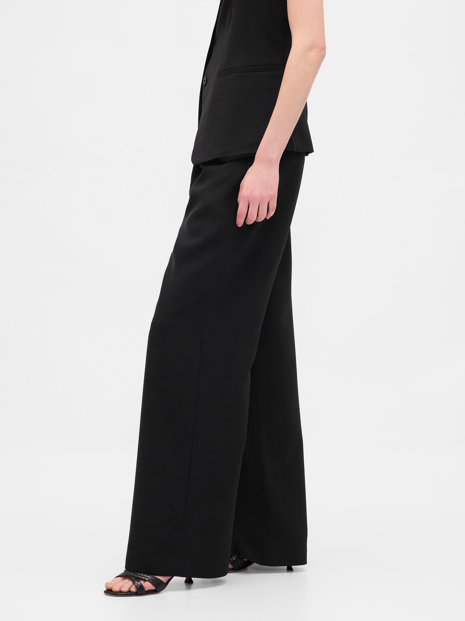 Женские брюки Gap 365 High Rise Pleated Trousers, цвет: Чёрный — фото 3
