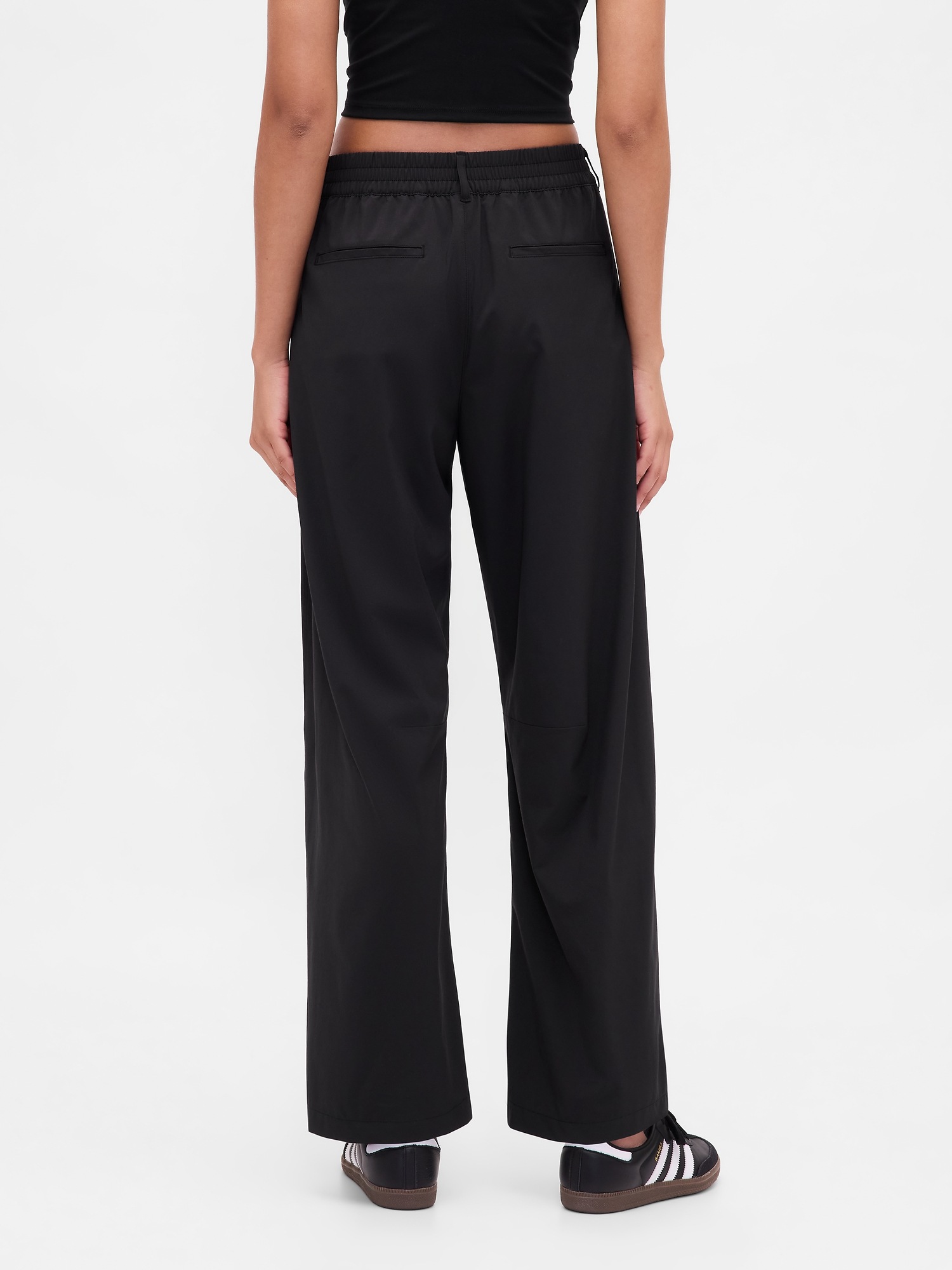 Женские брюки Gap GapFit Tech High Rise Barrel Trousers, цвет: Насыщенный чёрный — фото 4