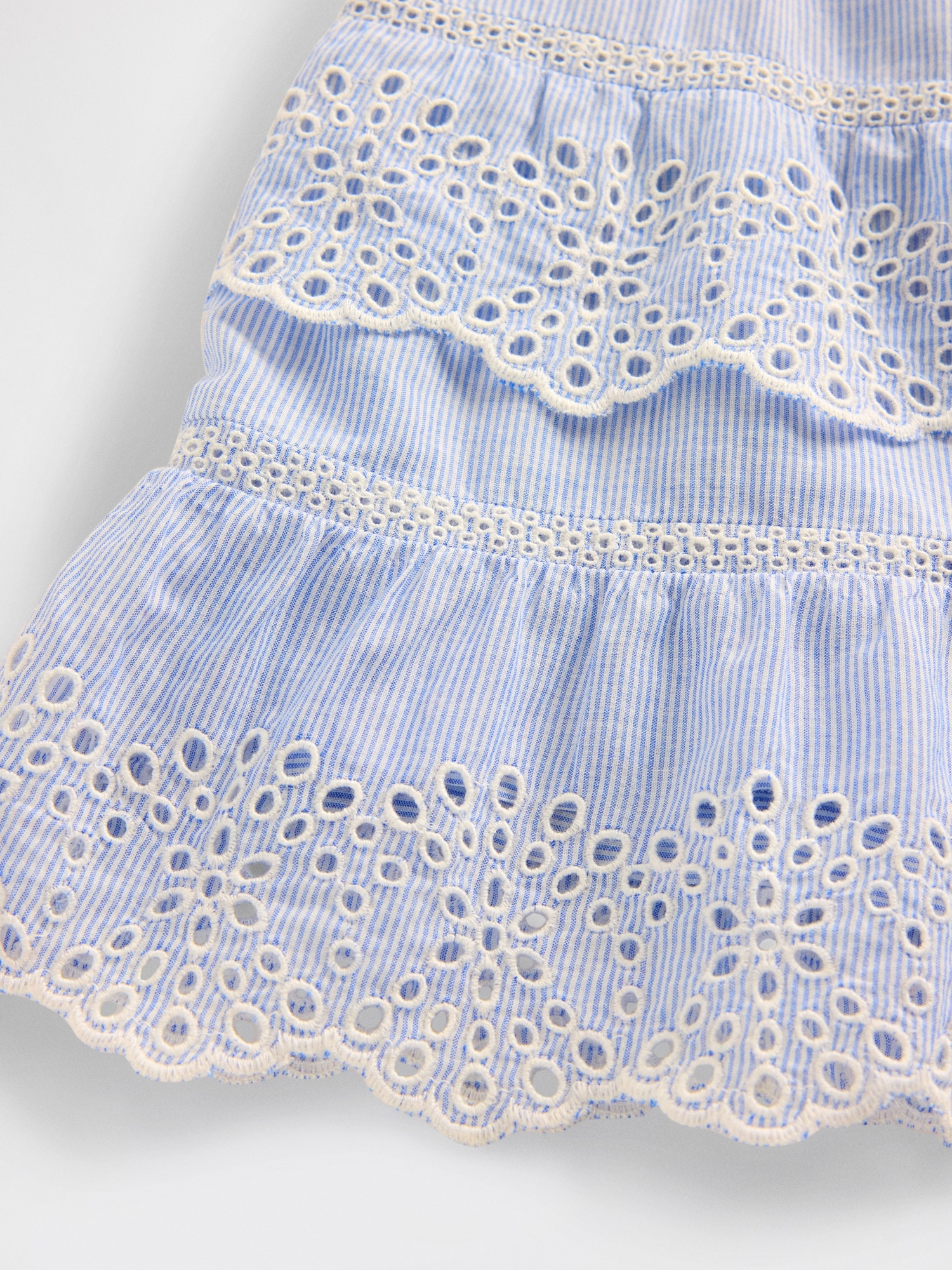 Женские юбки Gap Eyelet Ruffle Mini Skort — фото 4