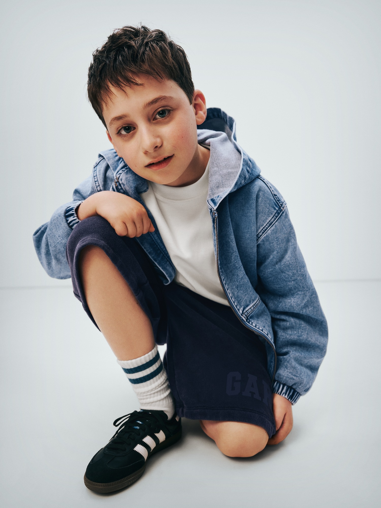 Детская куртка Gap UltraSoft Denim Hooded, цвет: Светлая варка индиго — фото 6
