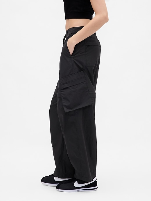 Image number 4 showing, Gap × BÉIS Convertible Cargo Barrel Pants