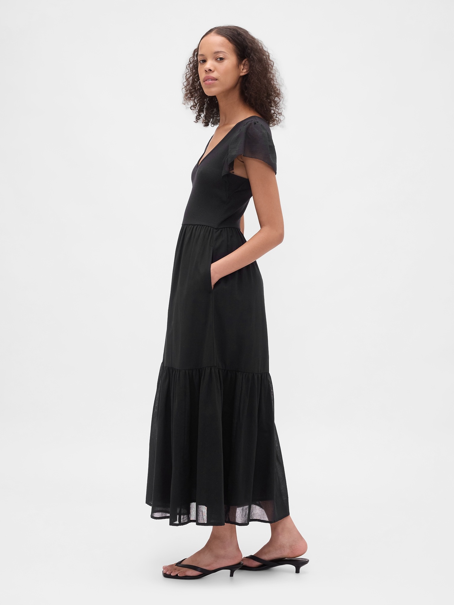 Женское платье Gap Modern Mixed Media Ruffle Maxi, цвет: Насыщенный чёрный — фото 2