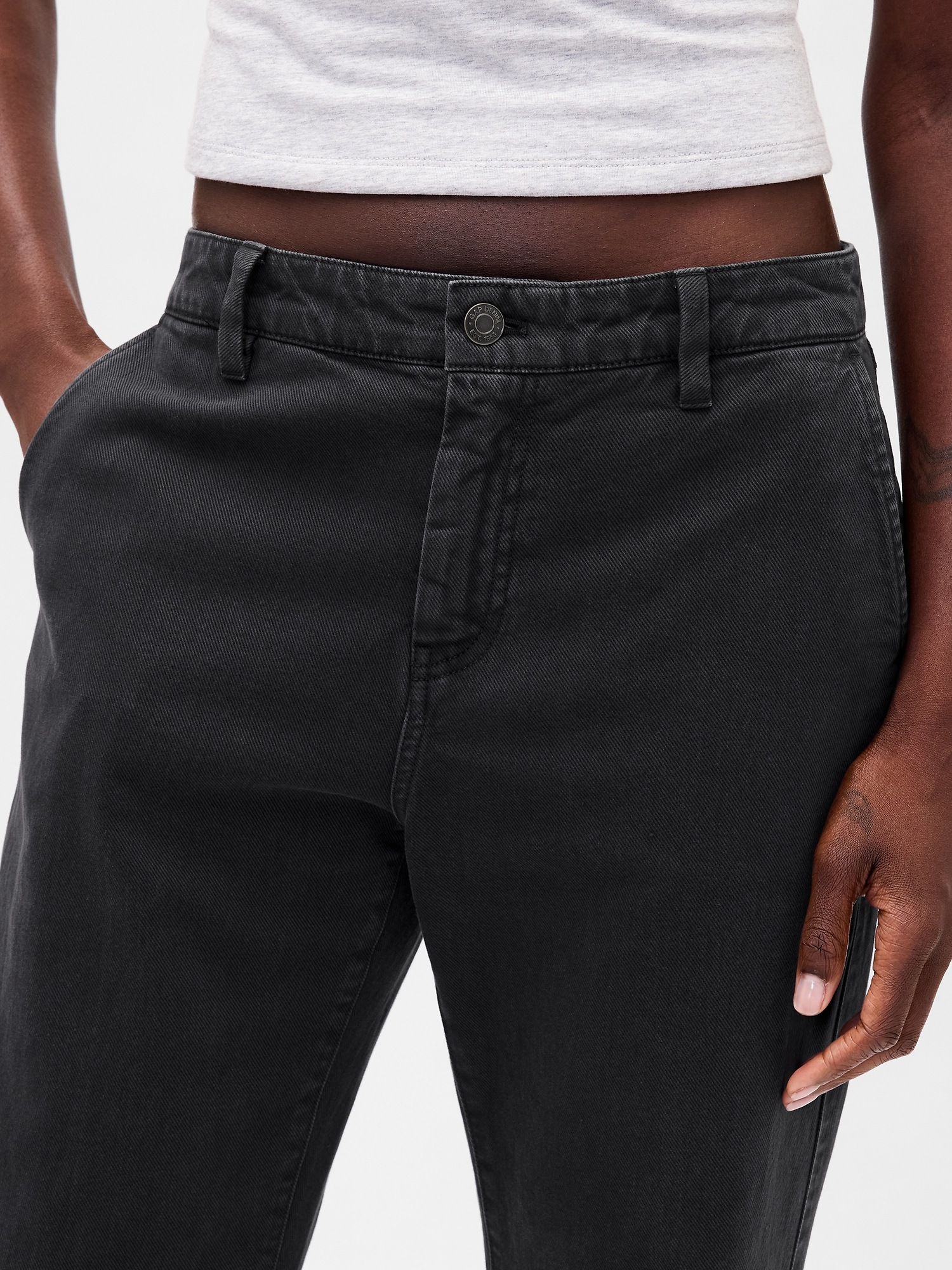 Женские брюки Gap Low Rise Relaxed Flare Khakis, цвет: Чёрный — фото 8