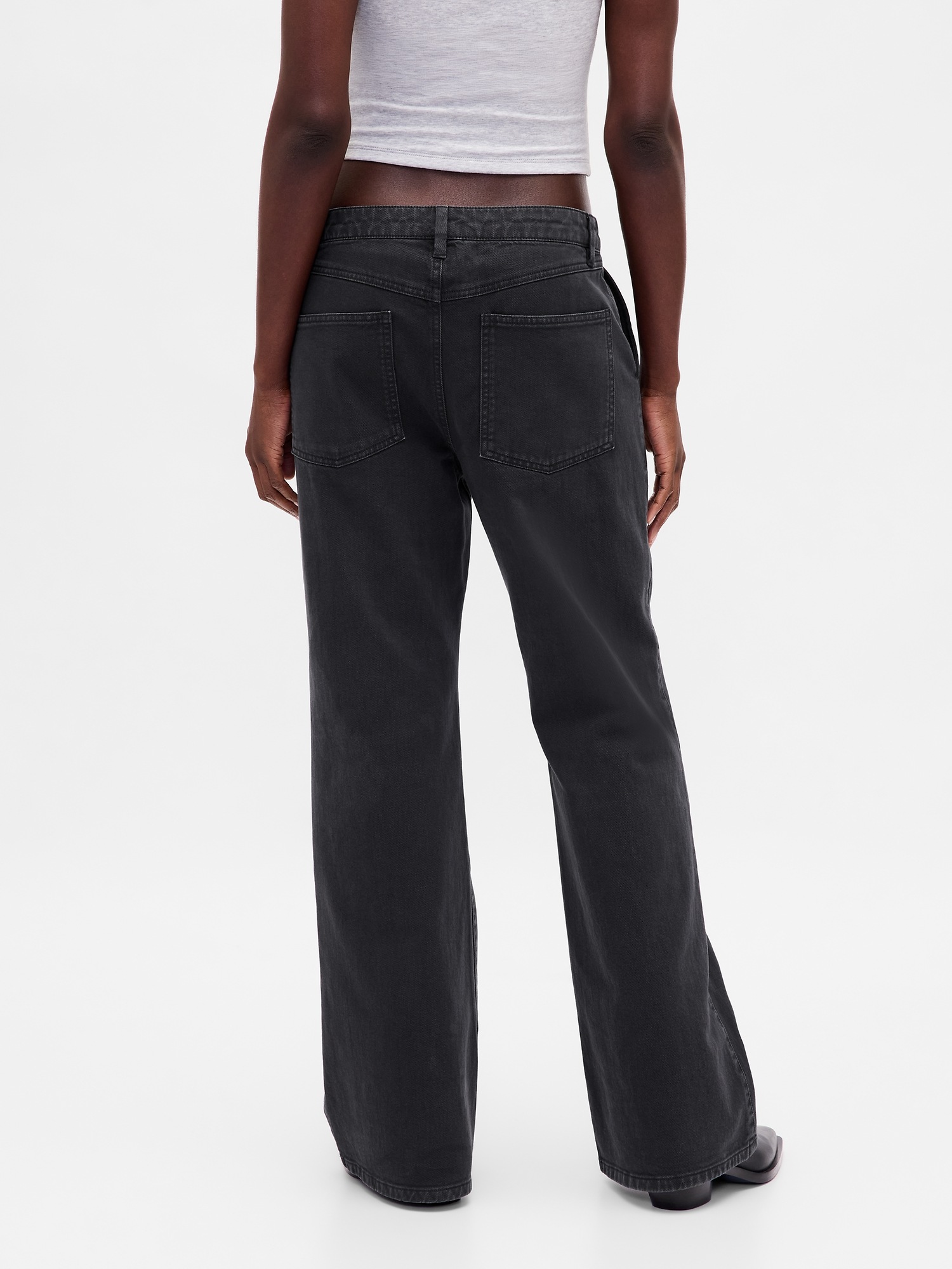Женские брюки Gap Low Rise Relaxed Flare Khakis, цвет: Чёрный — фото 4