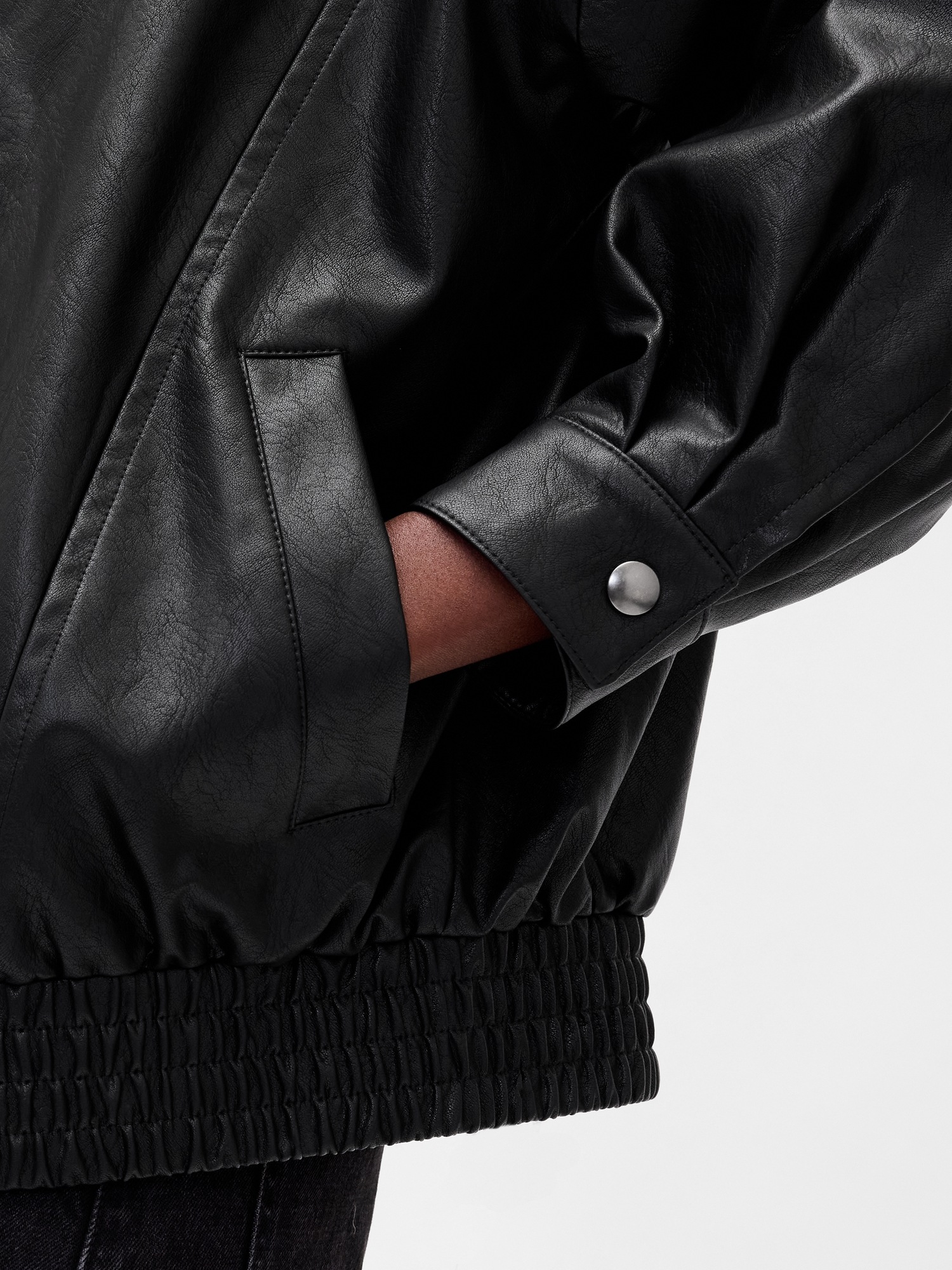 Женская куртка Gap Oversized Vegan Leather, цвет: Насыщенный чёрный — фото 4