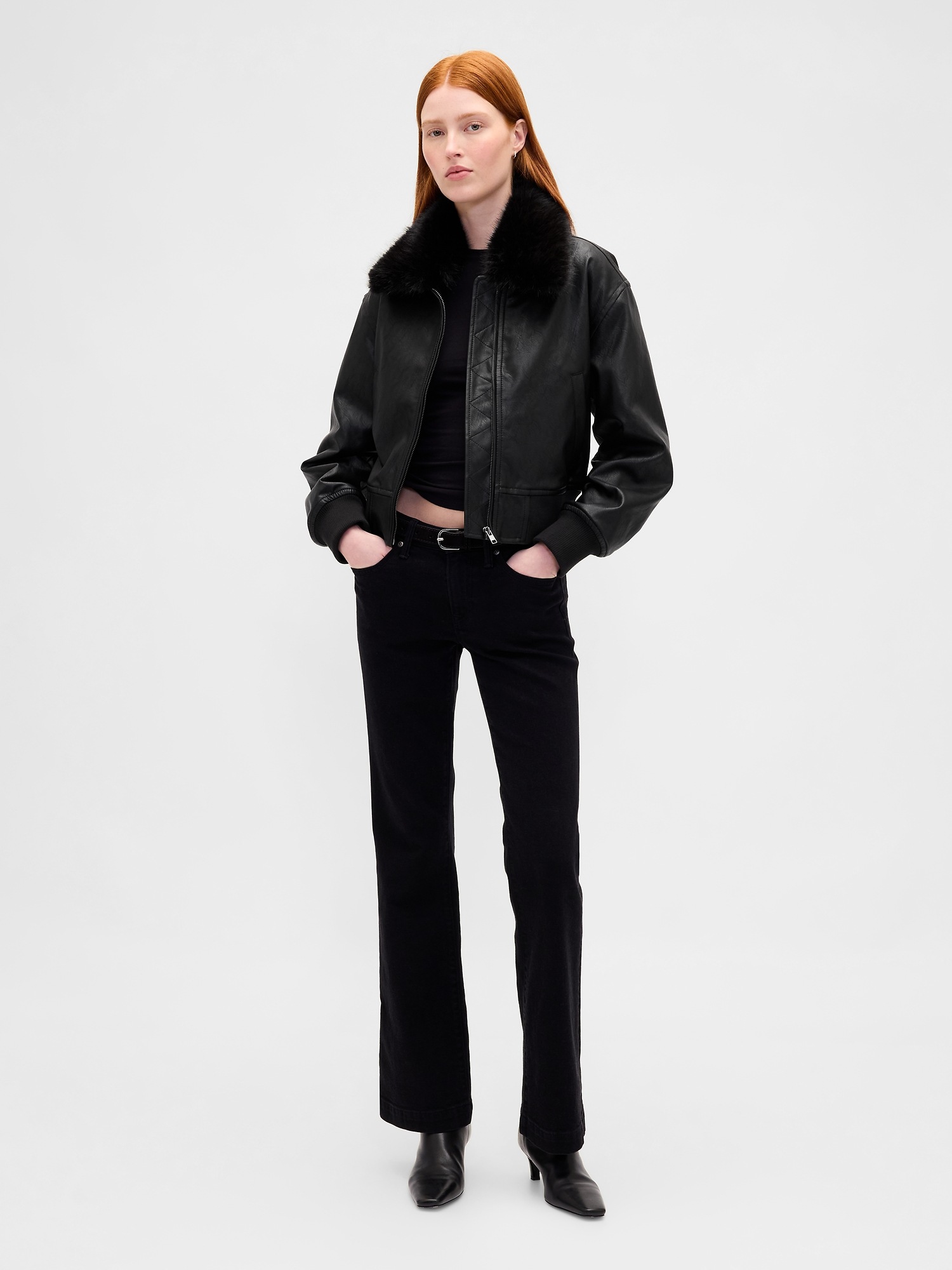 Женская куртка Gap Vegan Leather Bomber, цвет: Чёрный — фото 2