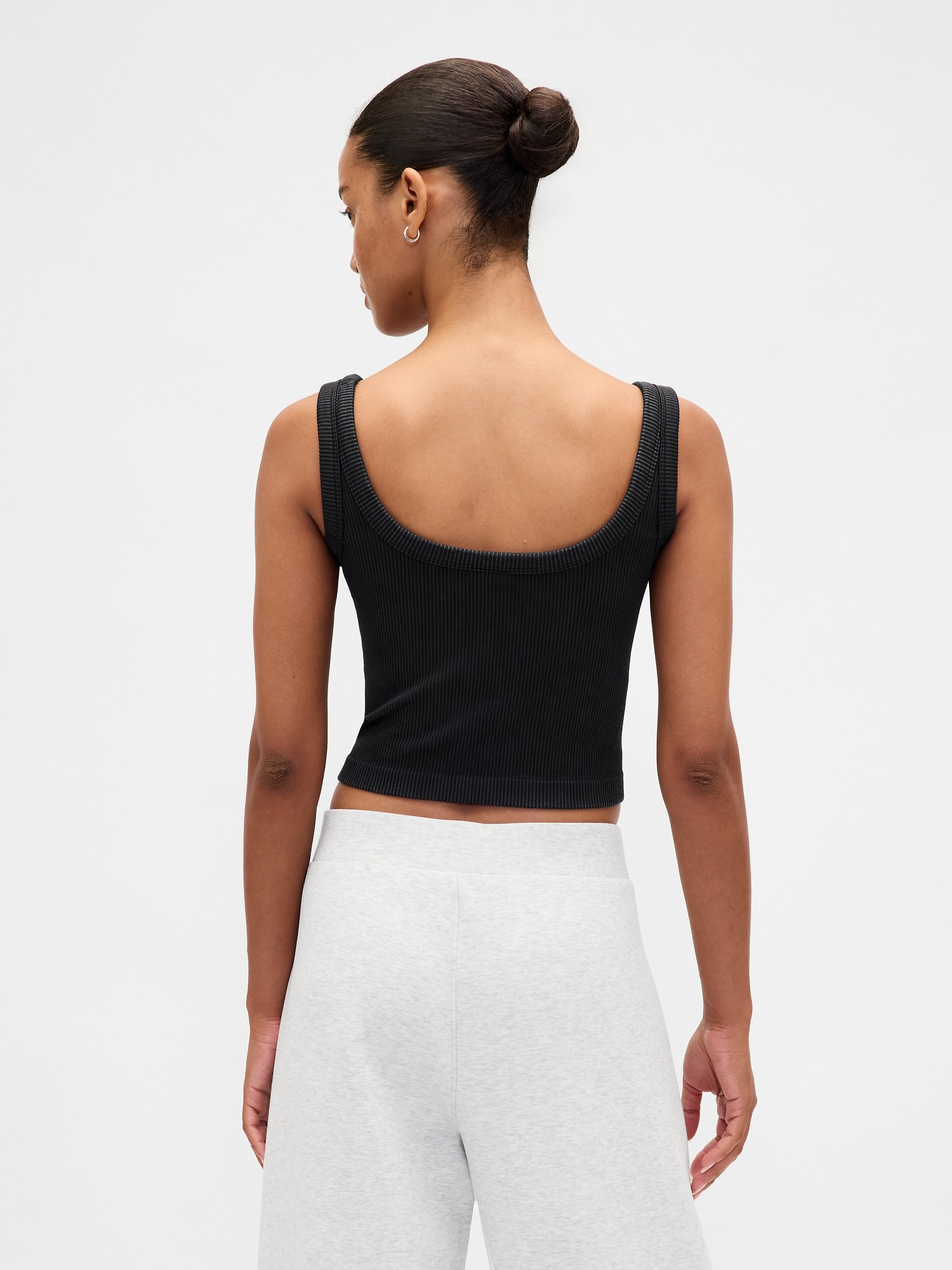Женский топ Gap GapFit Seamless Rib Crop Tank Top, цвет: Насыщенный чёрный — фото 2