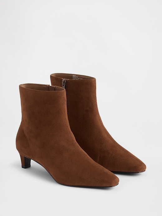 Image number 2 showing, Kitten Heel Pointy Boots