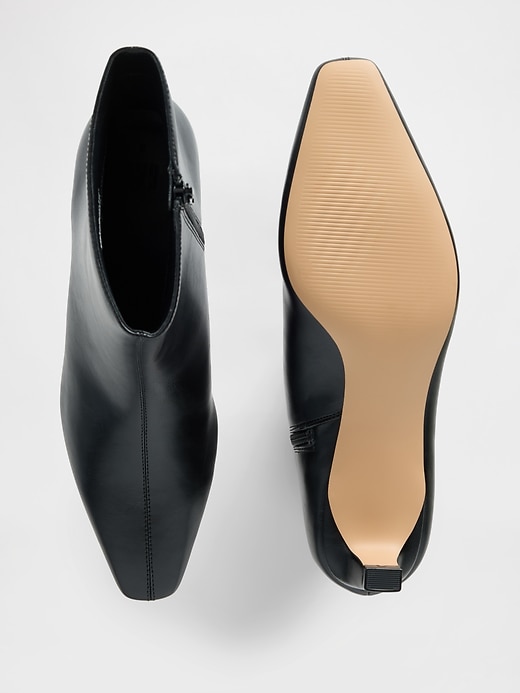 Kitten Heel Pointy Boots