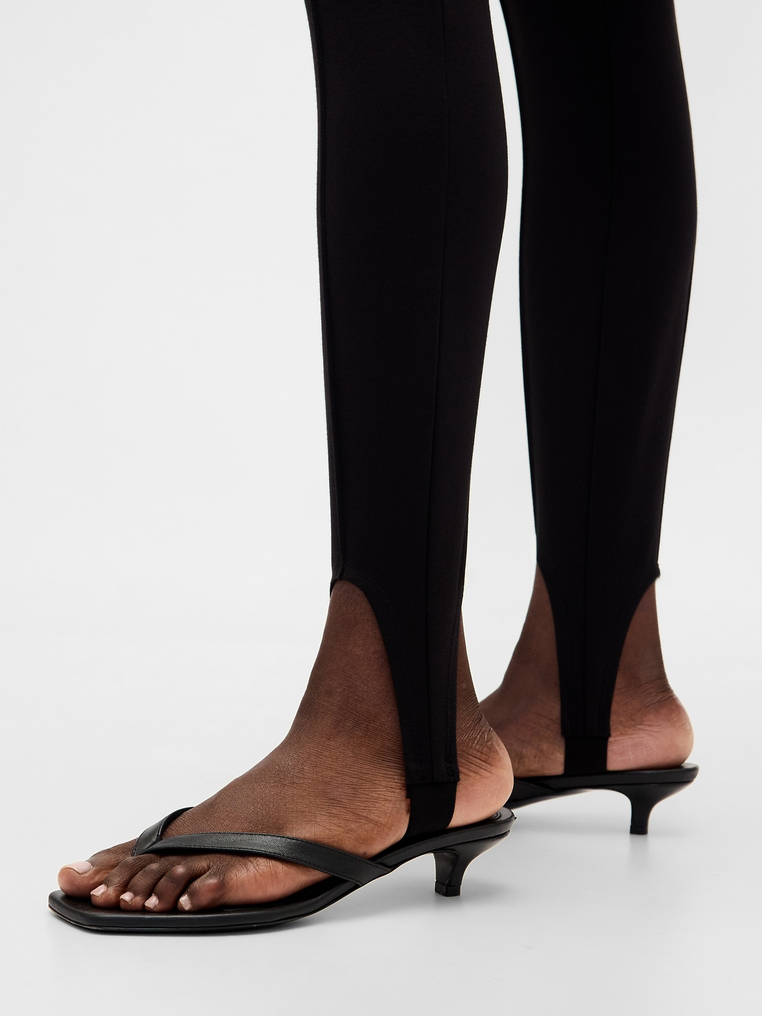 Женские брюки Gap High Rise Double Knit Stirrup, цвет: Чёрный — фото 8