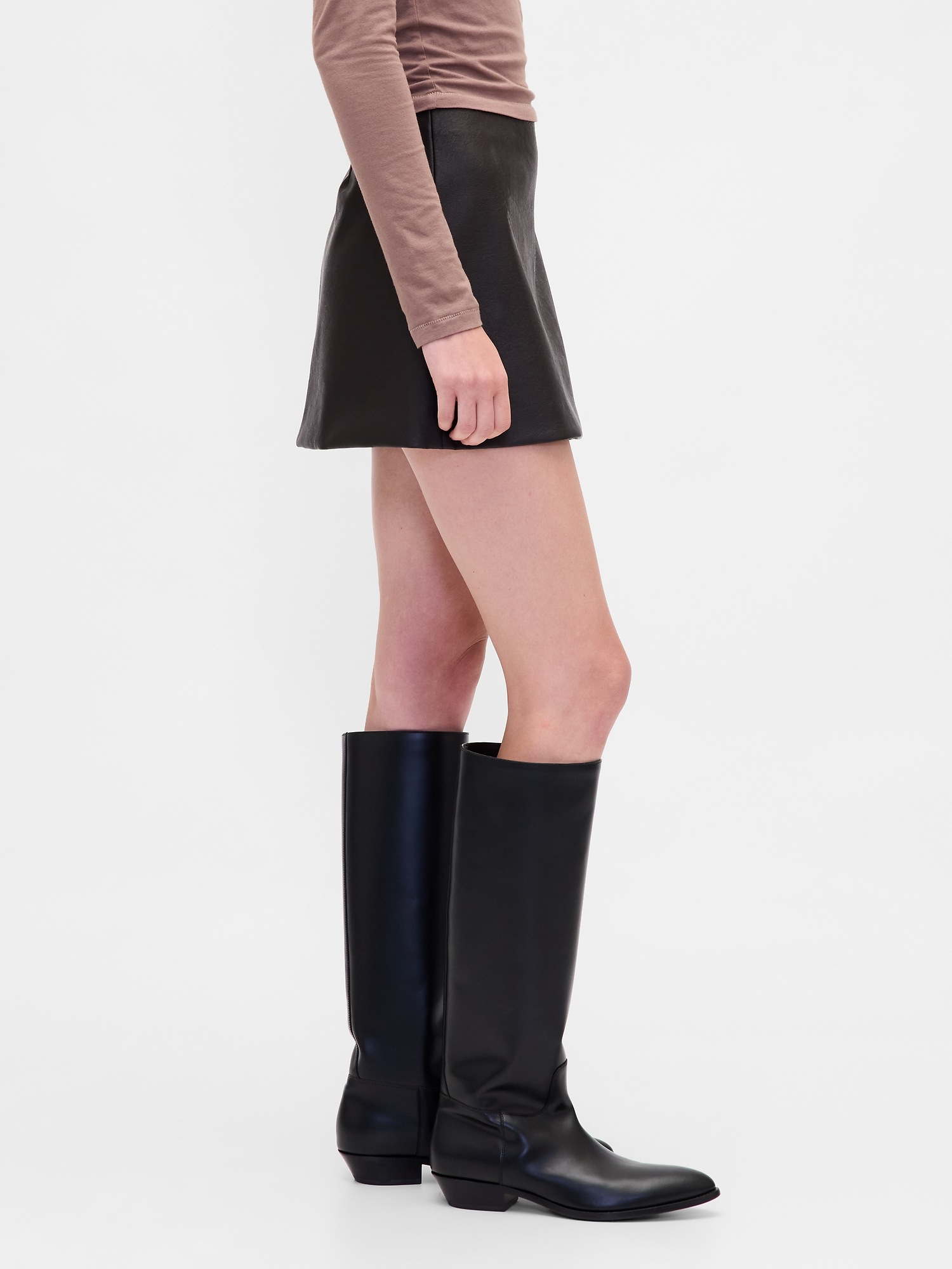 Женские юбки Gap Vegan Leather Mini Skort — фото 3