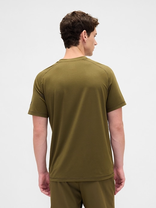 Image number 3 showing, GapFit Performance T-shirt