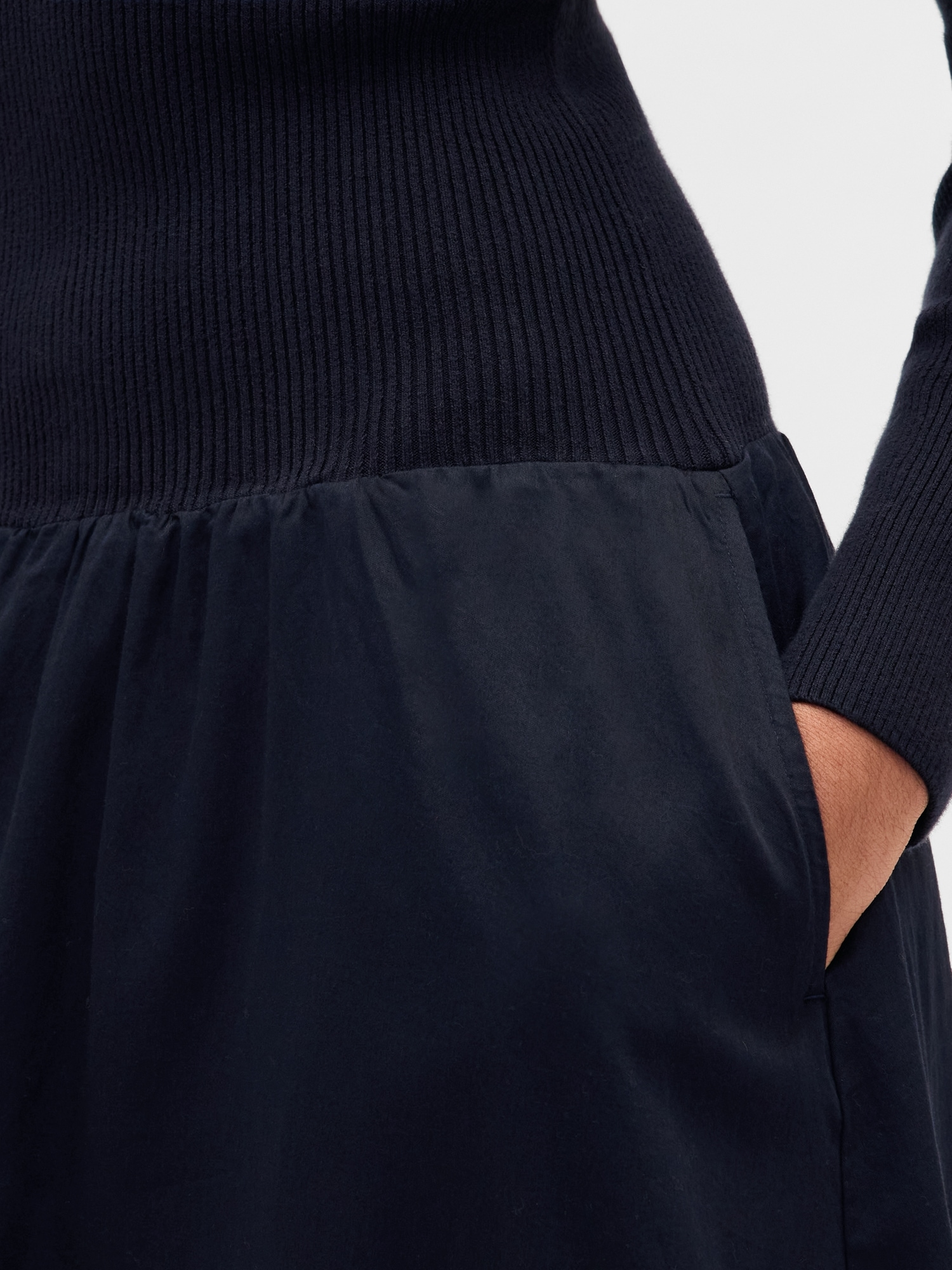 Женское платье Gap Mixed Media Drop-Waist Maxi, цвет: Тёмно-синий — фото 3