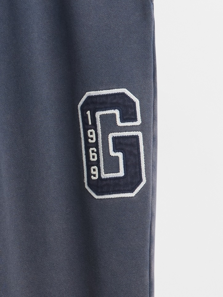 Мужские брюки Gap Adult Heavyweight Relaxed Logo Sweatpants — фото 3