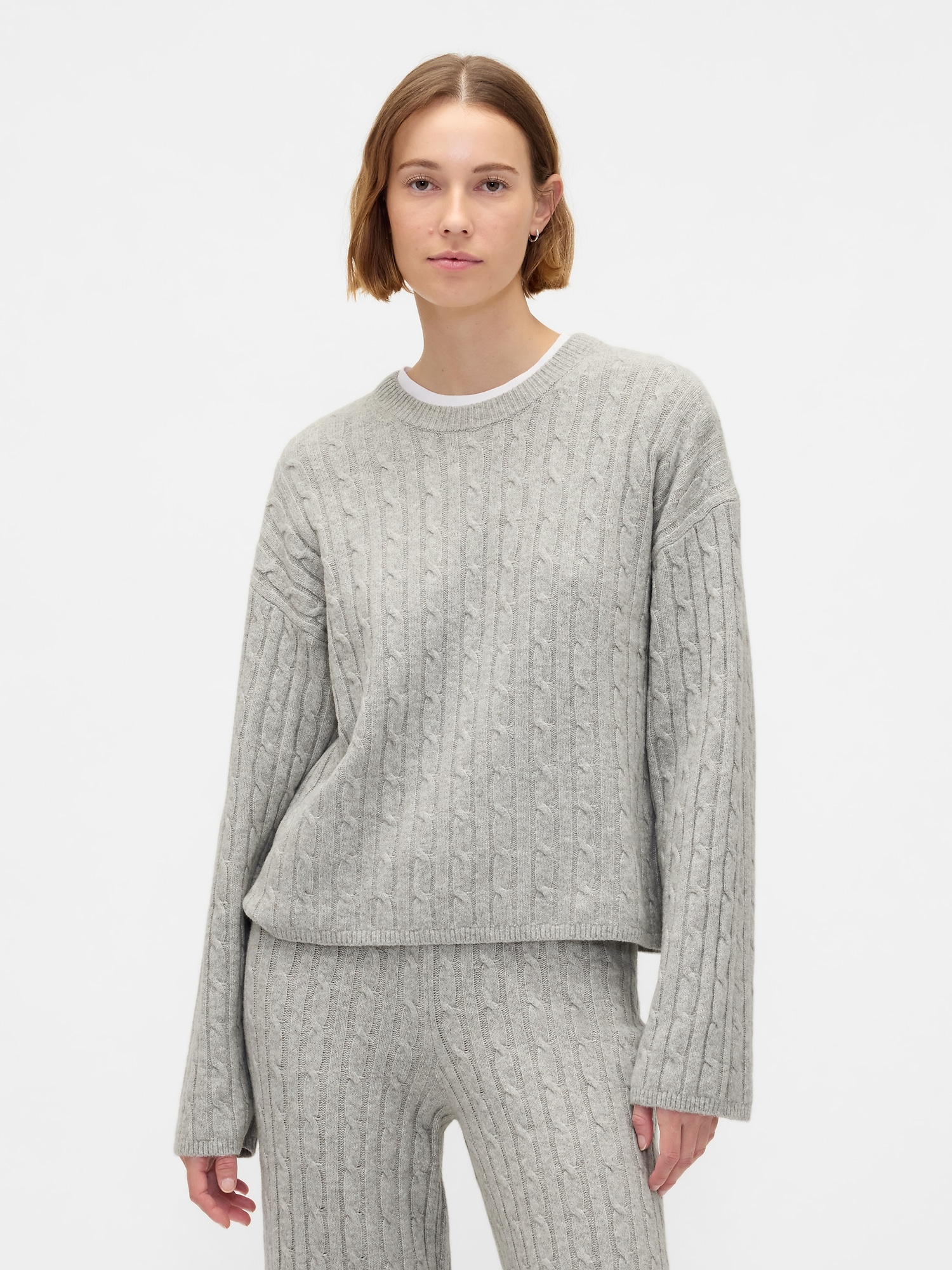 CashSoft Cable-Knit Crewneck Sweater - Light Heather Gray