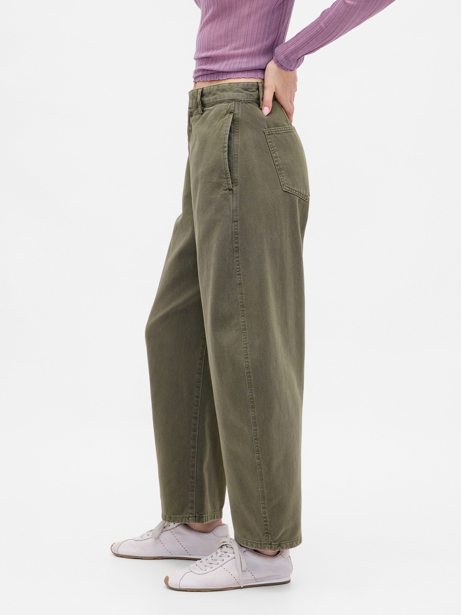 Женские брюки Gap Mid Rise Twill Barrel, цвет: Чёрный мох зелёный — фото 3