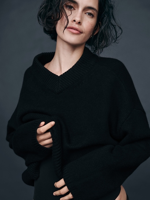 CashSoft Cropped High V-Neck Sweater | Gap